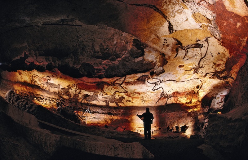 cuevas de lascaux dia internacional del diseño grafico impremta novagrafic cambrils